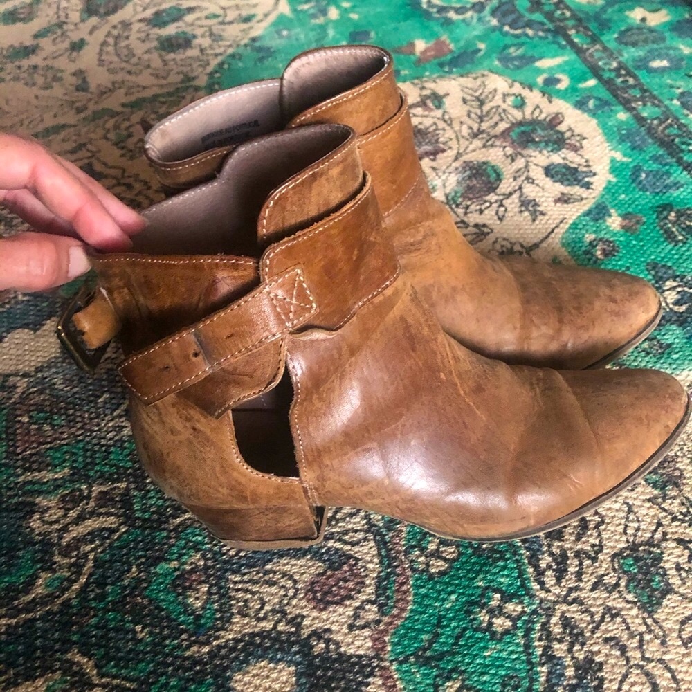 FREE PEOPLE. Rare Vintage booties sz 9